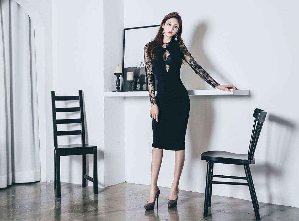 ラウンドネック シアーレースインサート ロングスリーブ ミディドレス |