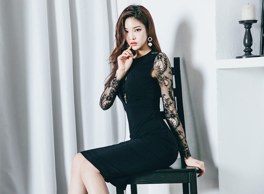 ラウンドネック シアーレースインサート ロングスリーブ ミディドレス |