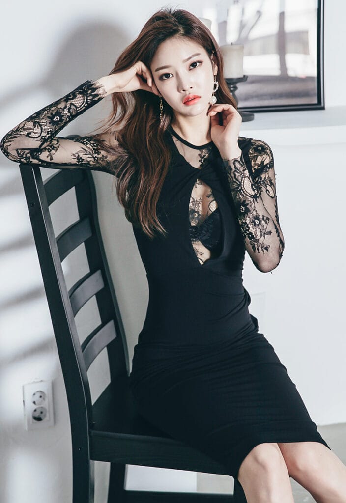 ラウンドネック シアーレースインサート ロングスリーブ ミディドレス |