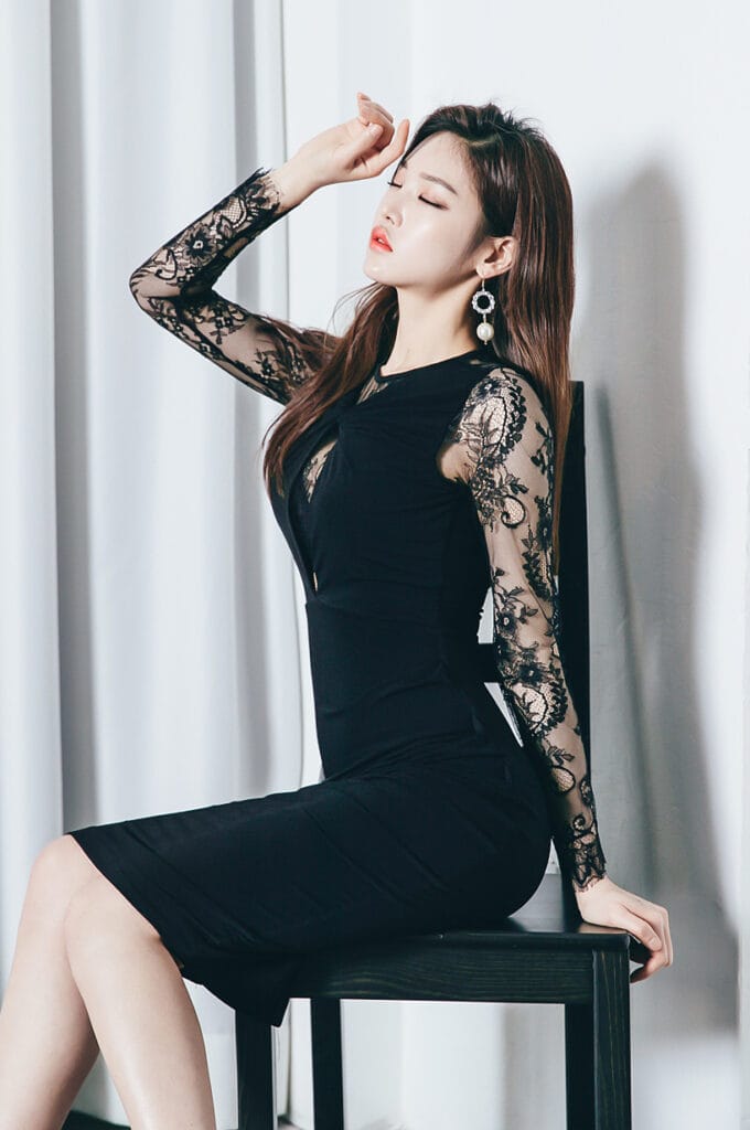 ラウンドネック シアーレースインサート ロングスリーブ ミディドレス |