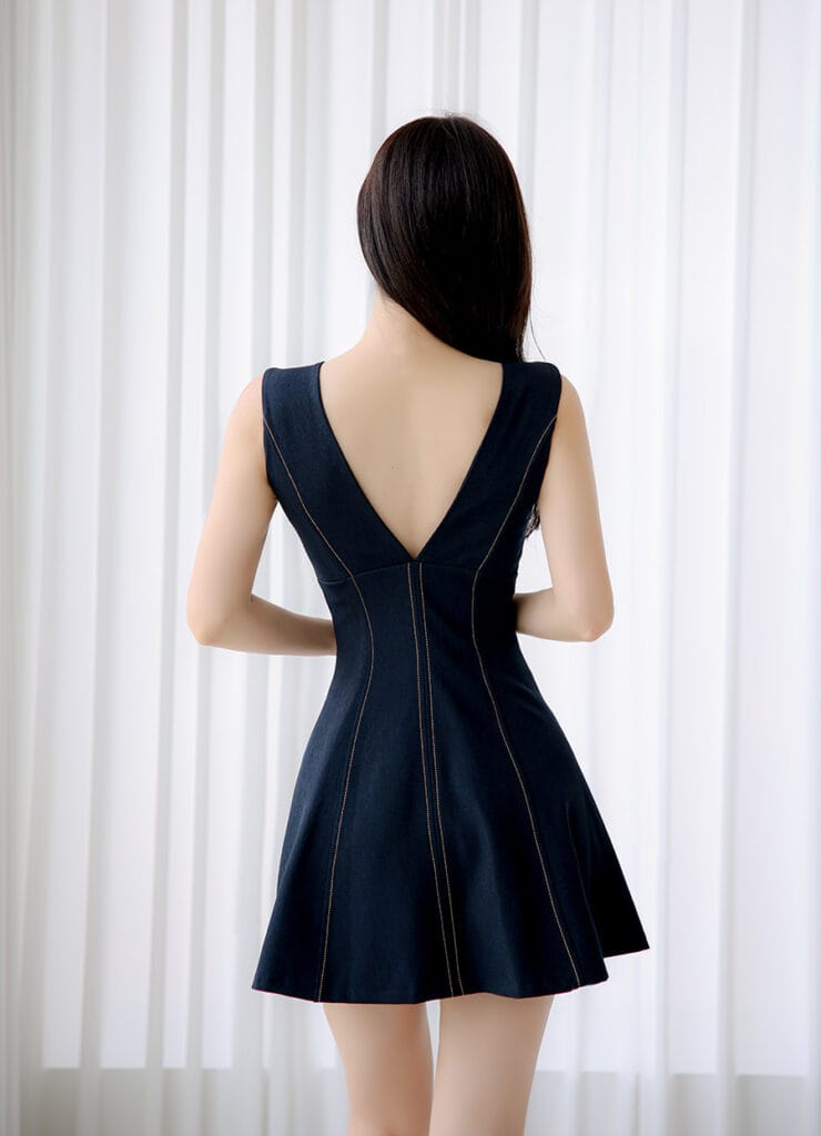 オープンバックステッチドレス