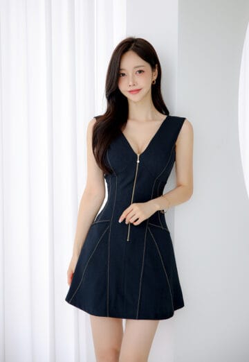 オープンバックステッチドレス