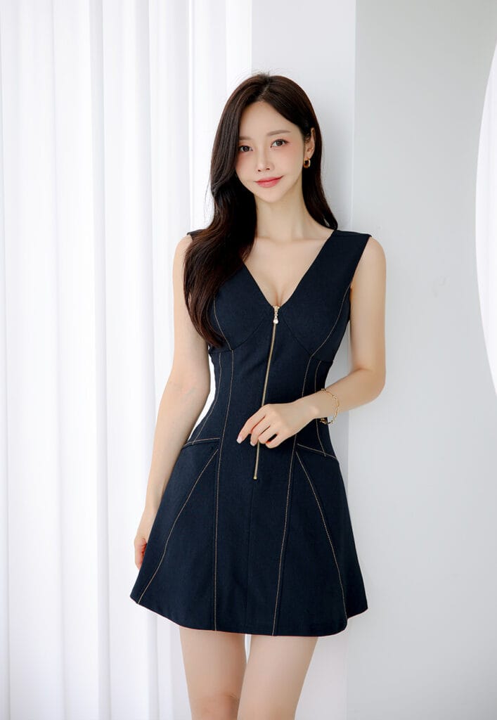 オープンバックステッチドレス